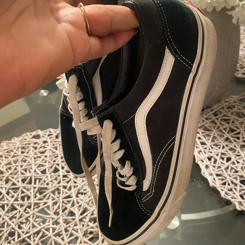 Vans - Picture 2 of 4
